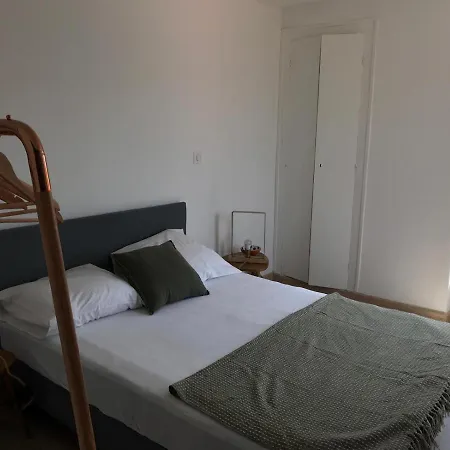 A Ile Rousse Apartment *